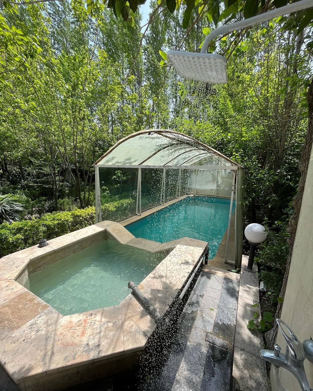 استخر آبگرم بزرگسالان ‌و کودکان باغ ویلای شماره یک ( کاج یک )