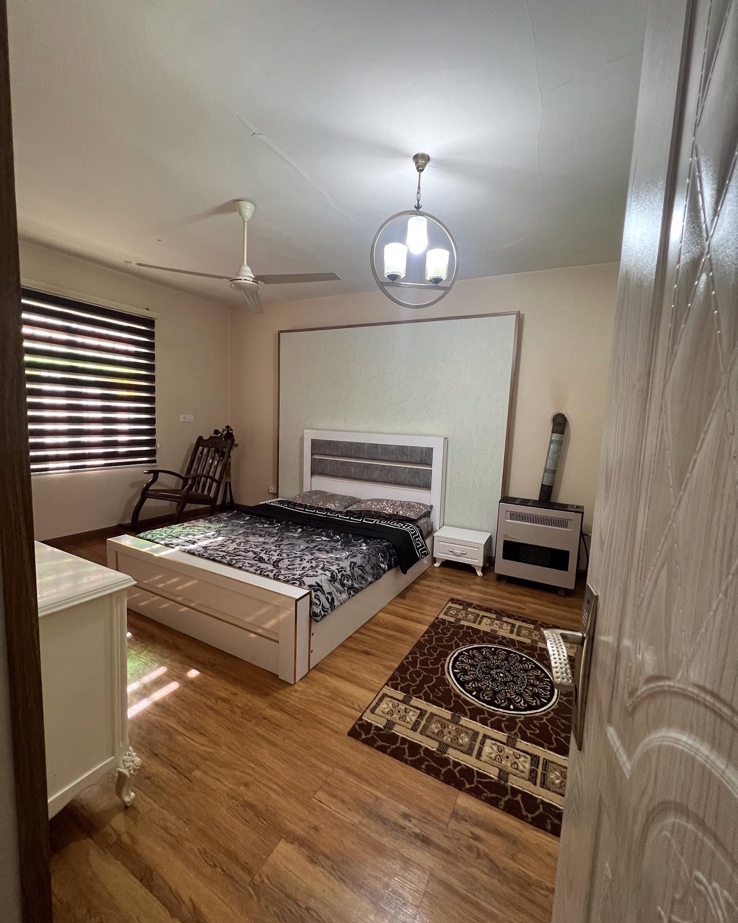 اتاق خواب شماره ۲ باغ ویلای شماره ۲( کاج ۲)