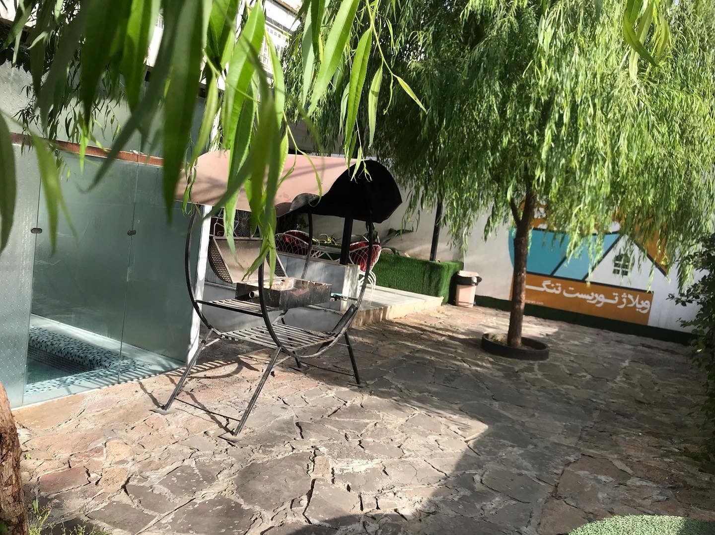 استخرآبگرم داخل باغ - باربیکیو -۵۴۰ متر باغ - ویلای شماره ۲(کاج ۲)